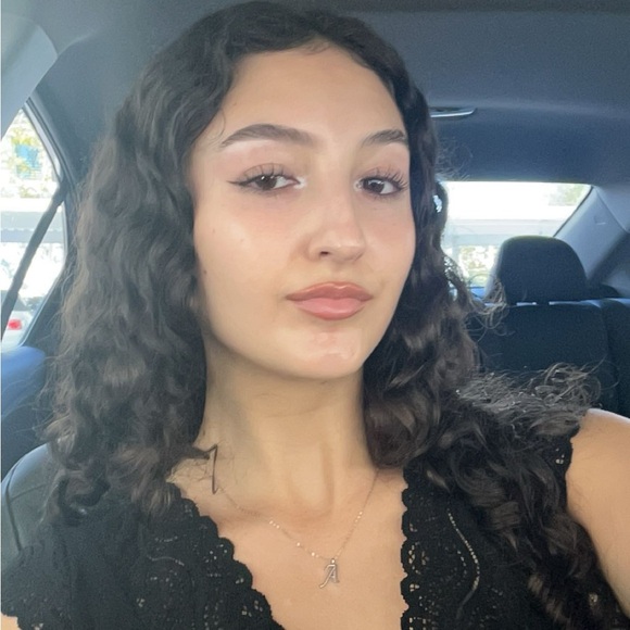 Meet your Posher, Allie - Picture 2 of 4